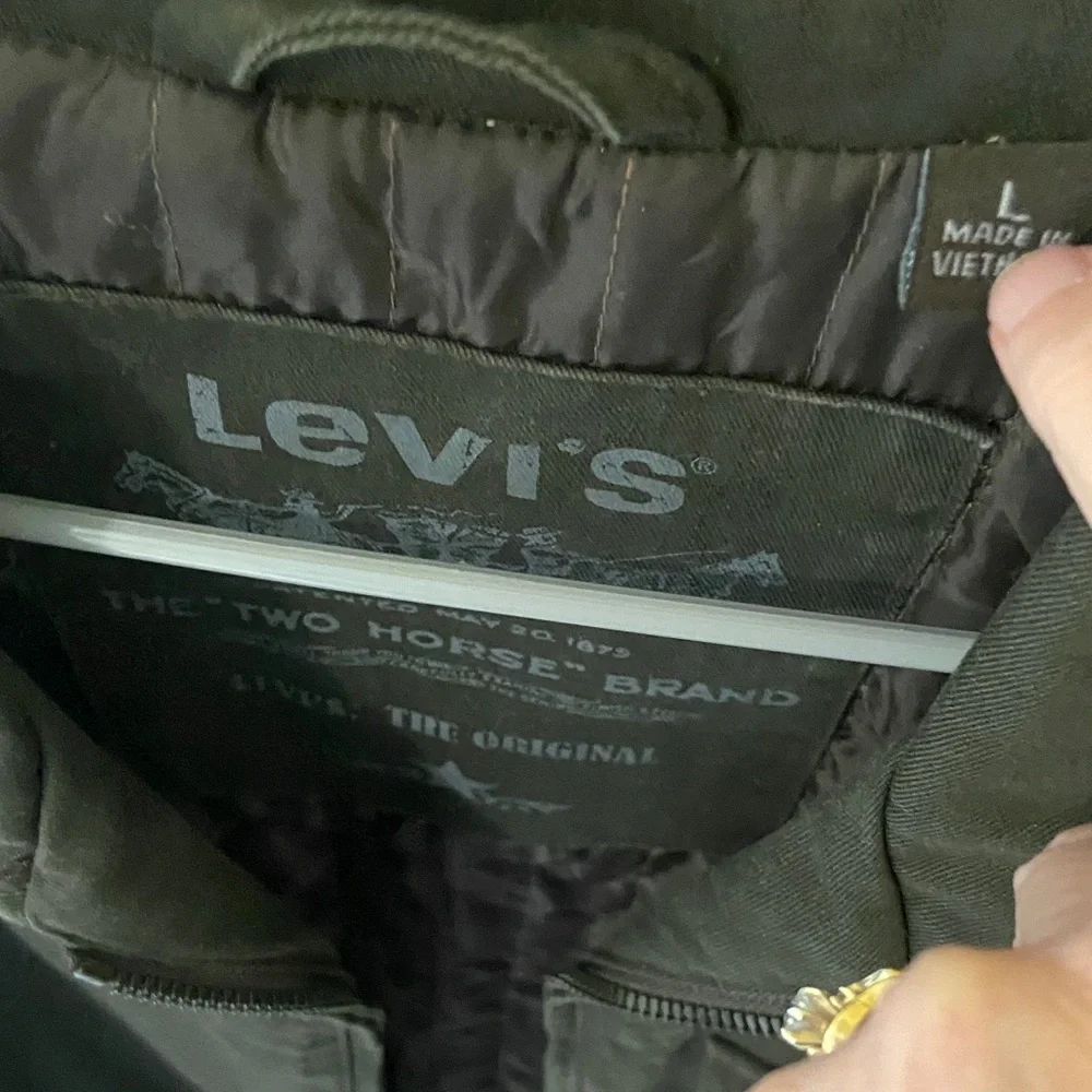 Levi's Men's Dark Jacket - Picture 2 of 7